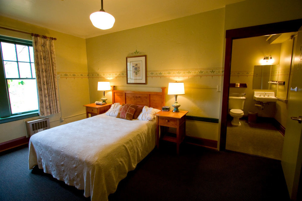 Отель Mcmenamins Edgefield Траутдейл Экстерьер фото