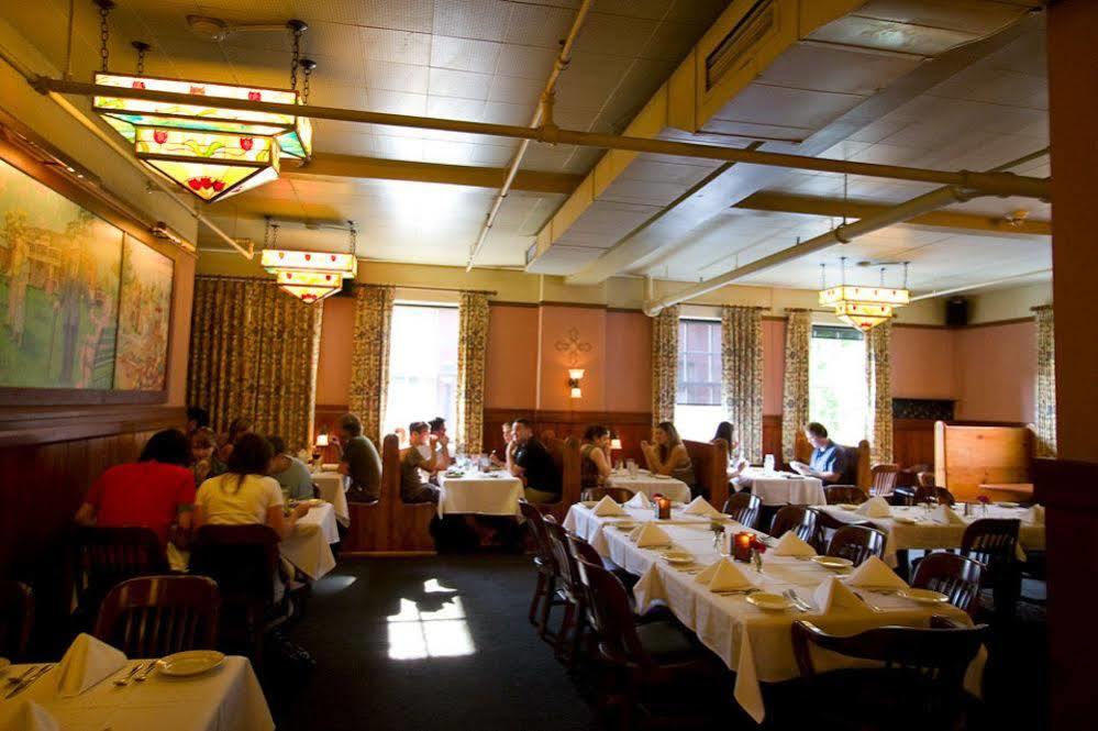 Отель Mcmenamins Edgefield Траутдейл Экстерьер фото